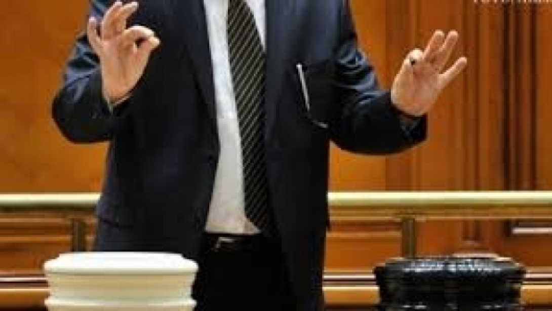 Hétfőn szavaznak a kormány megbuktatásáról