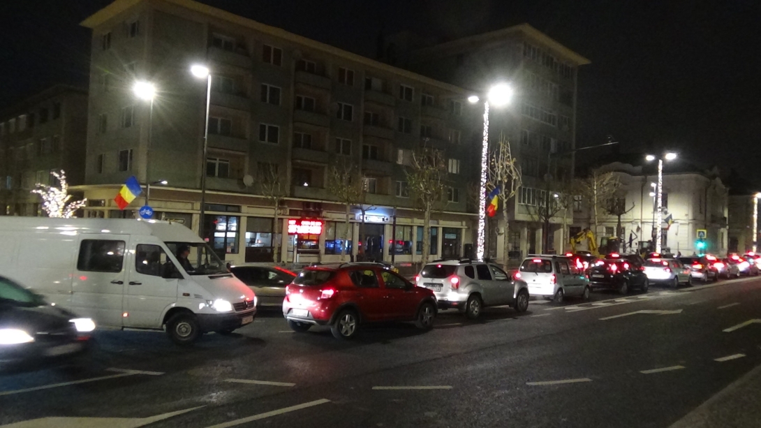 VIDEÓ - Fennakadások a forgalomban a ma átadott Béke téren