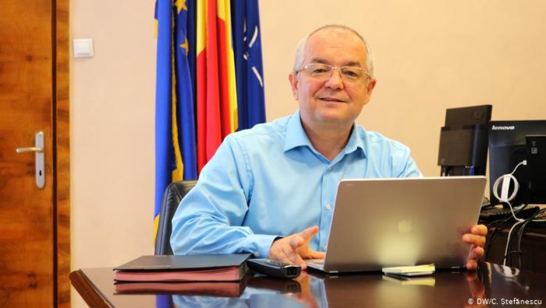 Boc győzelme - Ki hozza létre az oltásközpontokat?