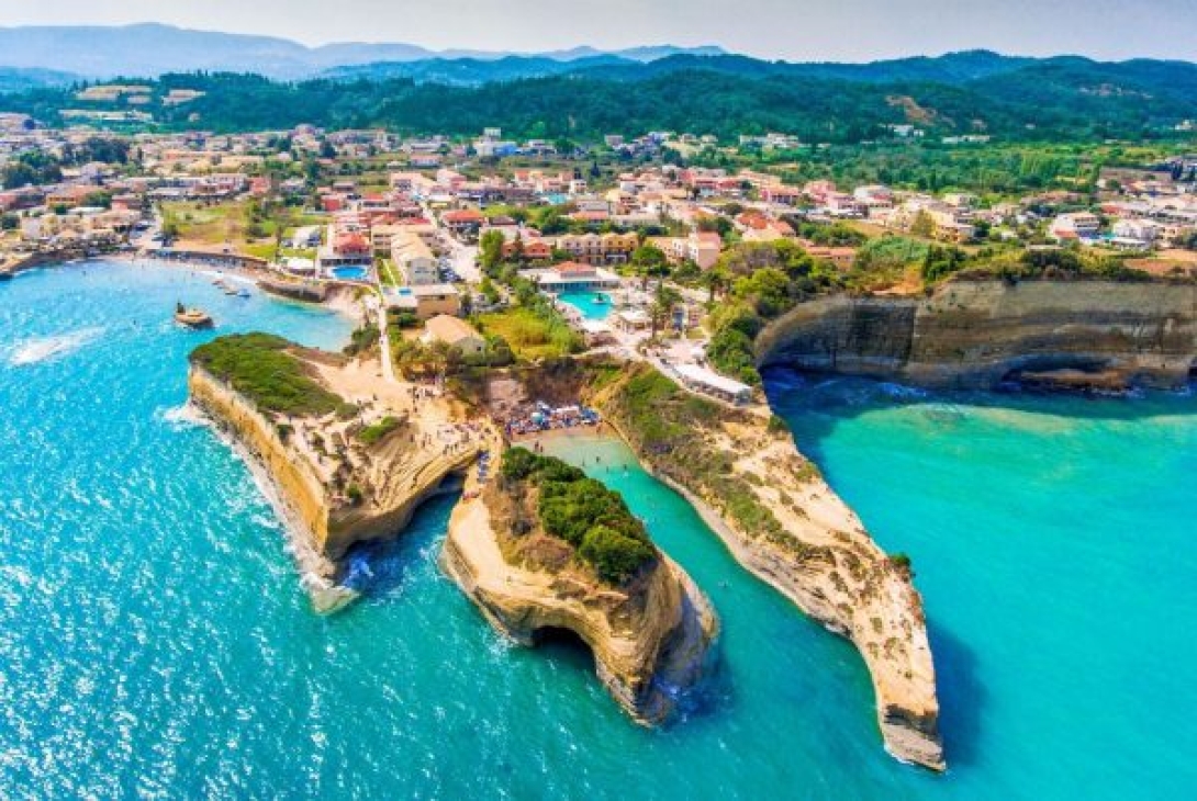 Április közepétől fogadja a turistákat Görögország