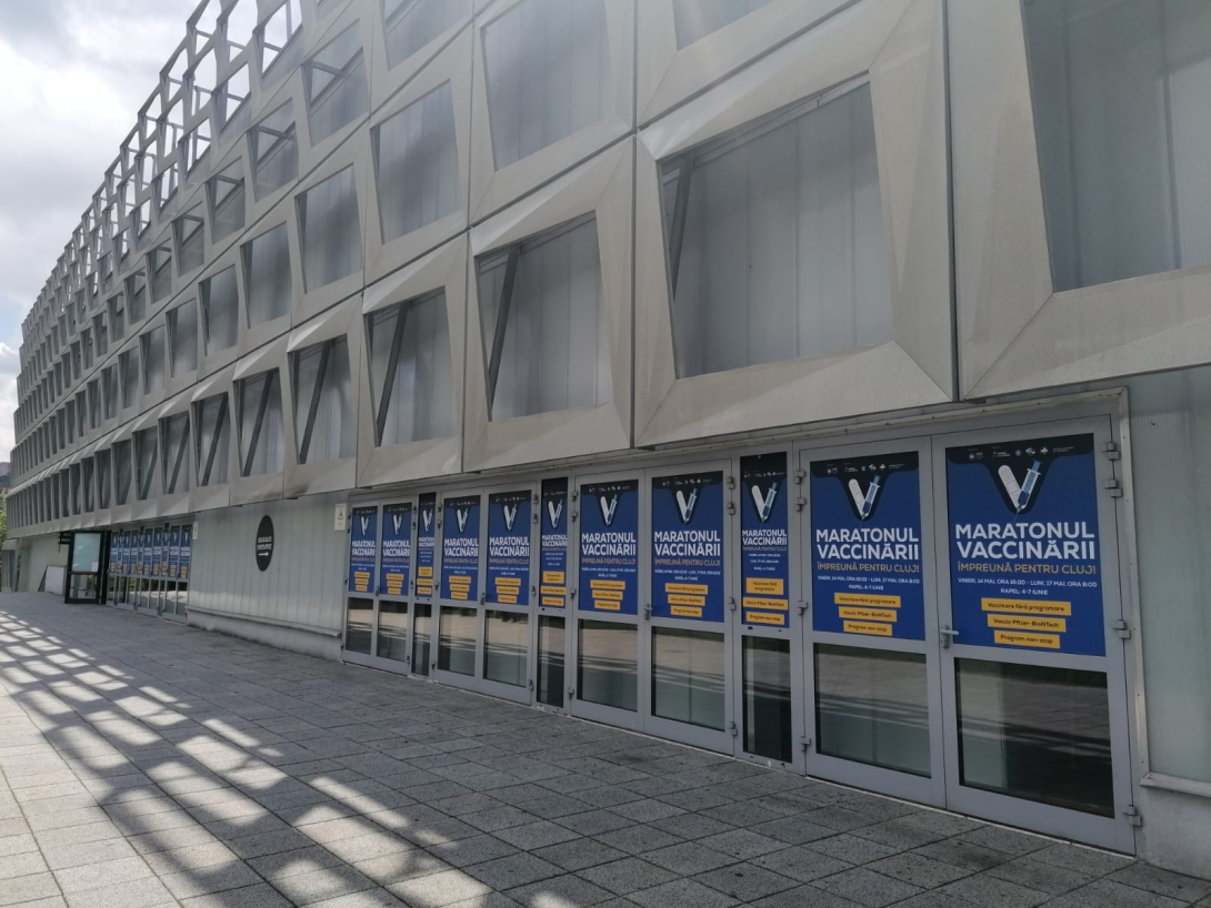 VIDEÓ - Oltásmaraton az új sportcsarnoknál