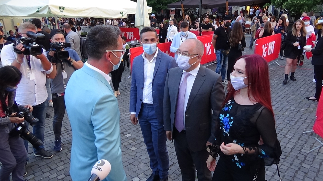 VIDEÓ – Gheorghiță és Boc érkezik a TIFF nyitógálájára