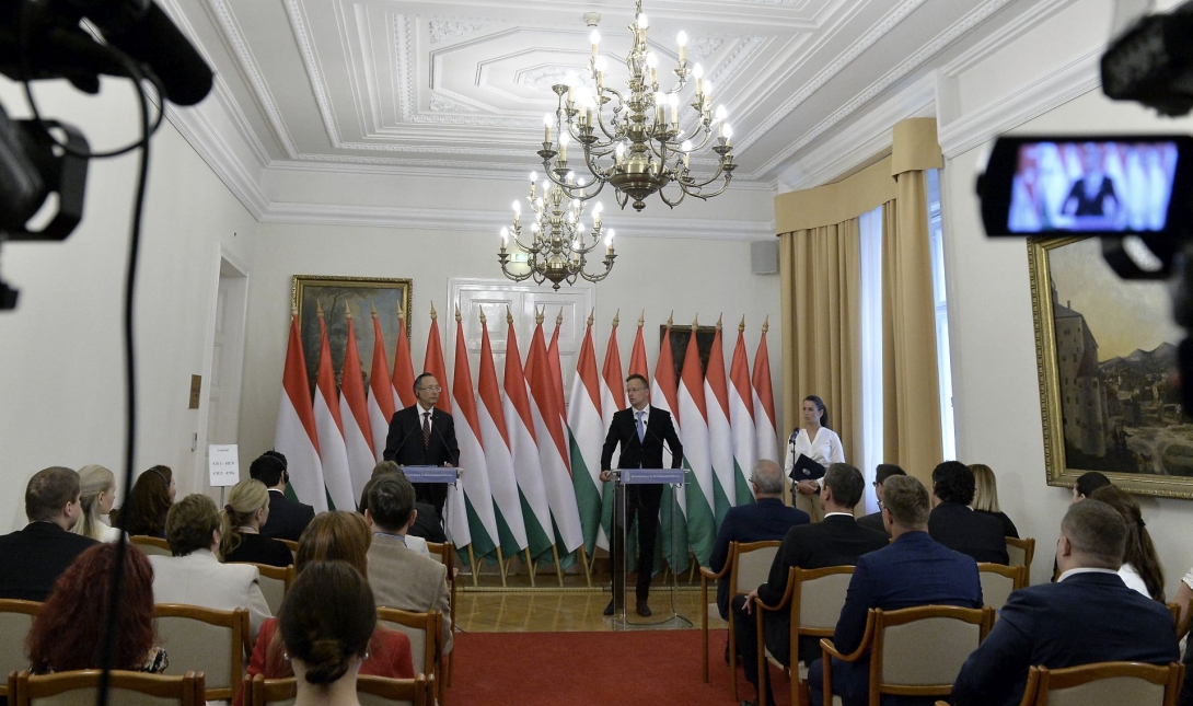Szijjártó: mindenkori fókuszban a határon túli magyarok