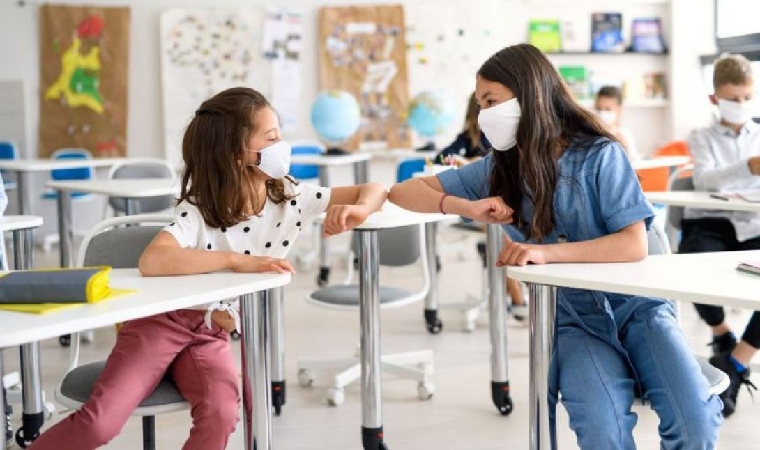Mégsem térnek át távoktatásra 6 ezrelék fölött az iskolák (FRISSÍTVE)