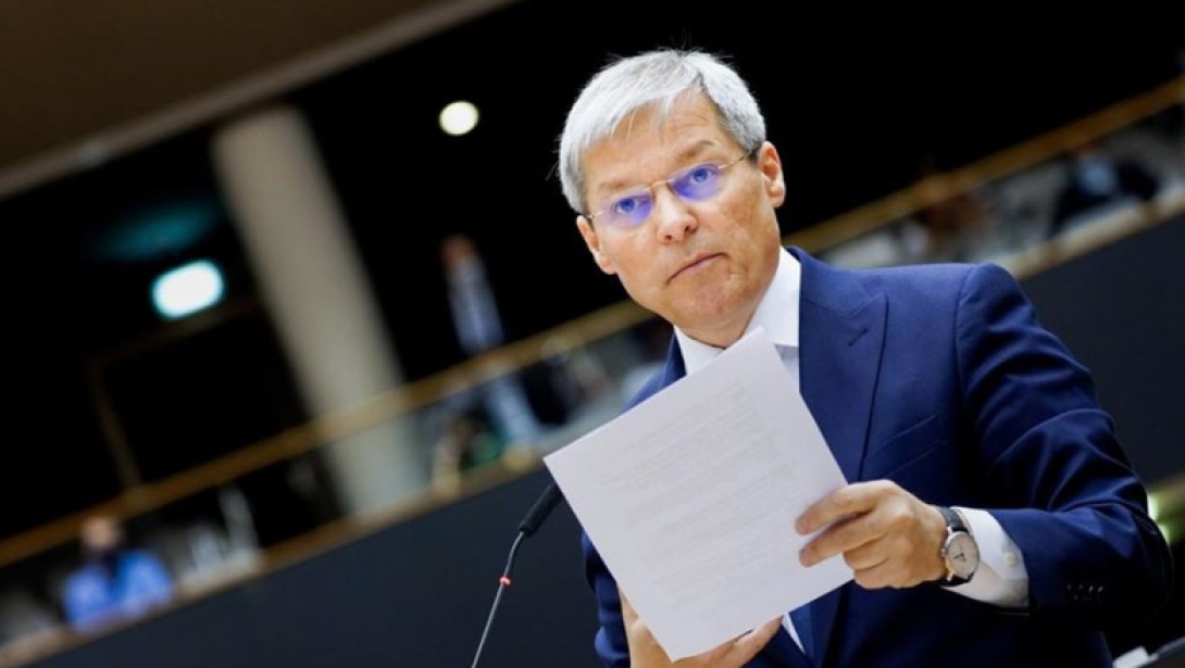 Cioloș egyszínű USR-kormány számára kért bizalmat a parlamenttől