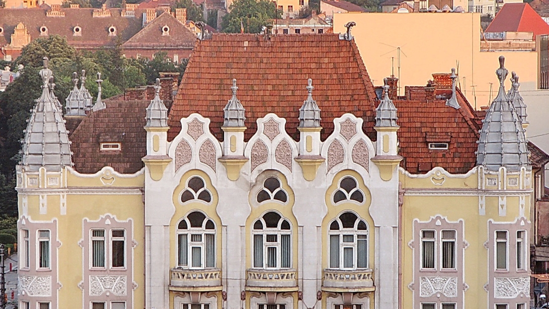 Végre felújítják a prefektúra épületének tetőszerkezetét