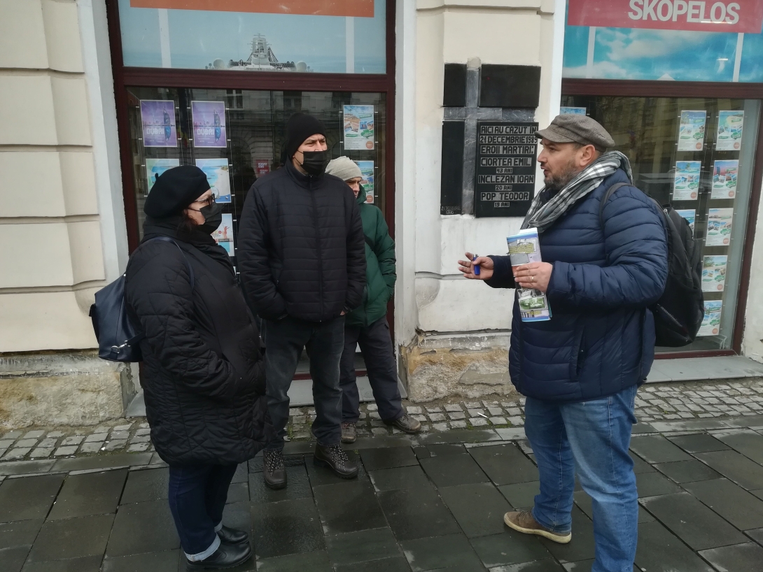 A forradalom helyszíneire kalauzolt Tiberiu Fărcaş újságíró