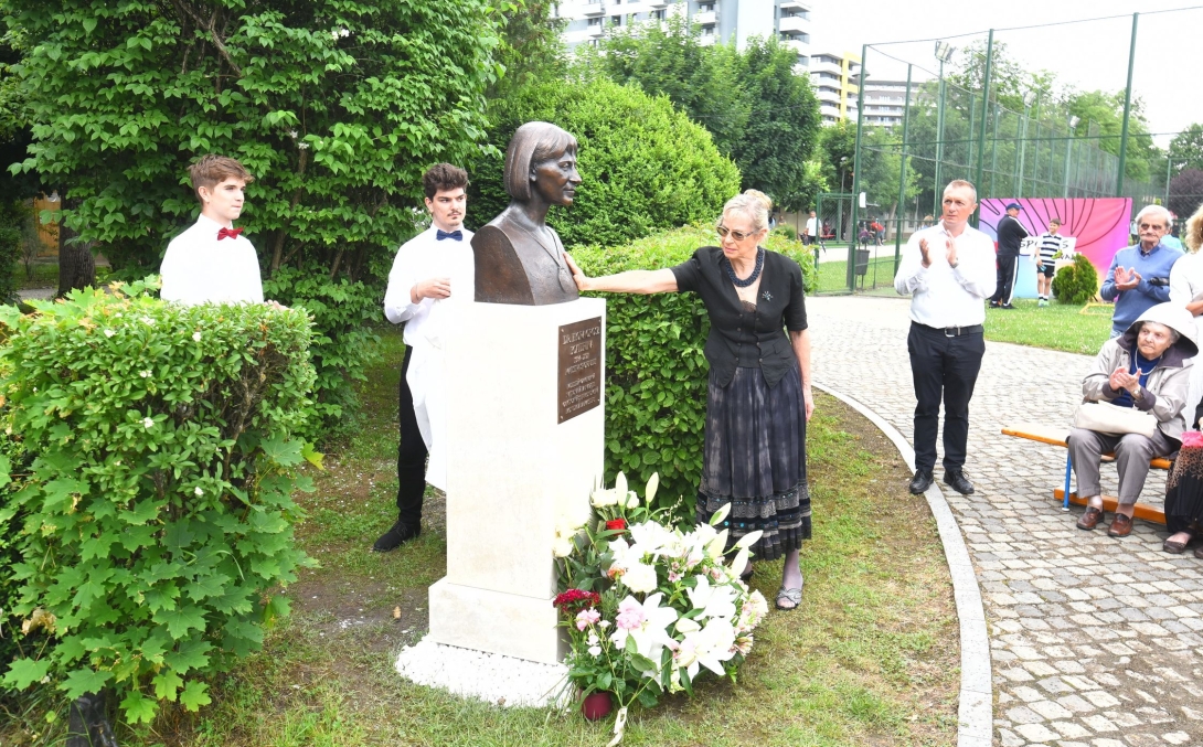 Felavatták dr. Flóra-Orosz Katalin mellszobrát