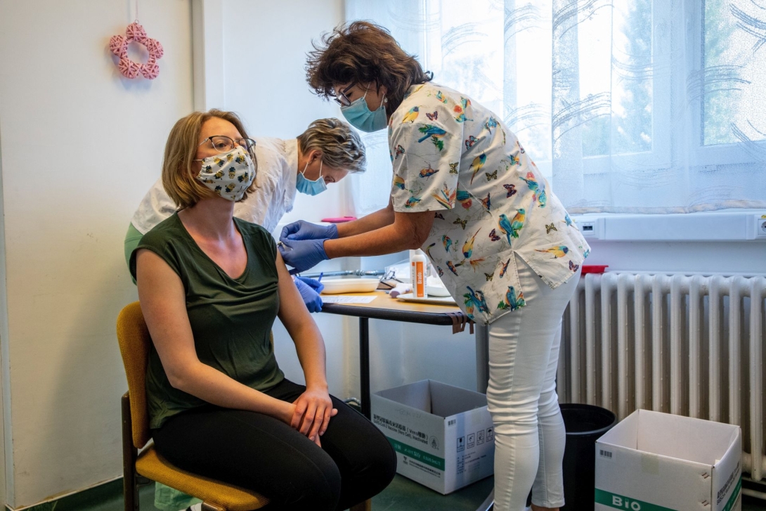 Rafila: Hárommillió lejárt szavatosságú vakcinát kellett eddig megsemmisíteni