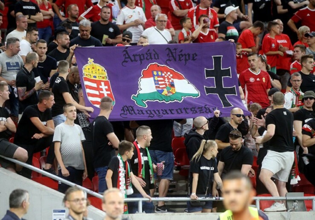 Ismét kiverték a biztosítékot  a történelmi jelképek