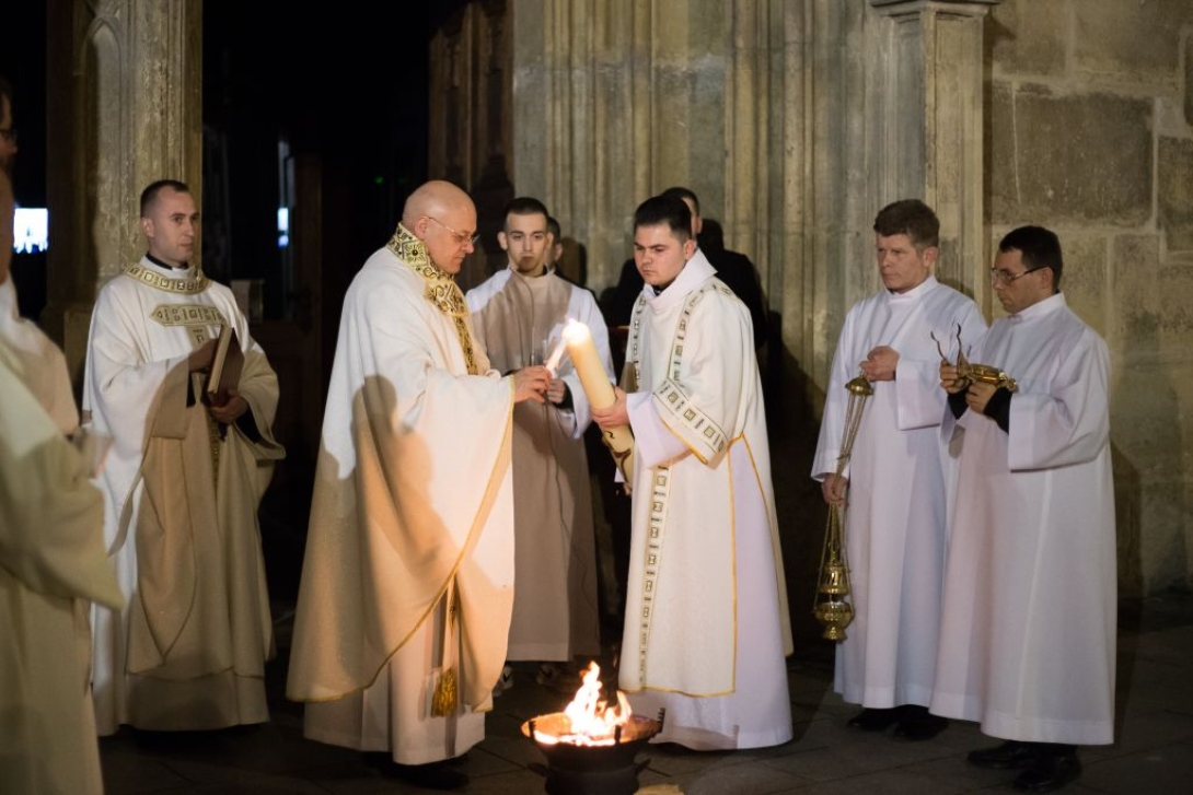 Húsvét-vigília a Szent Mihály-templomban