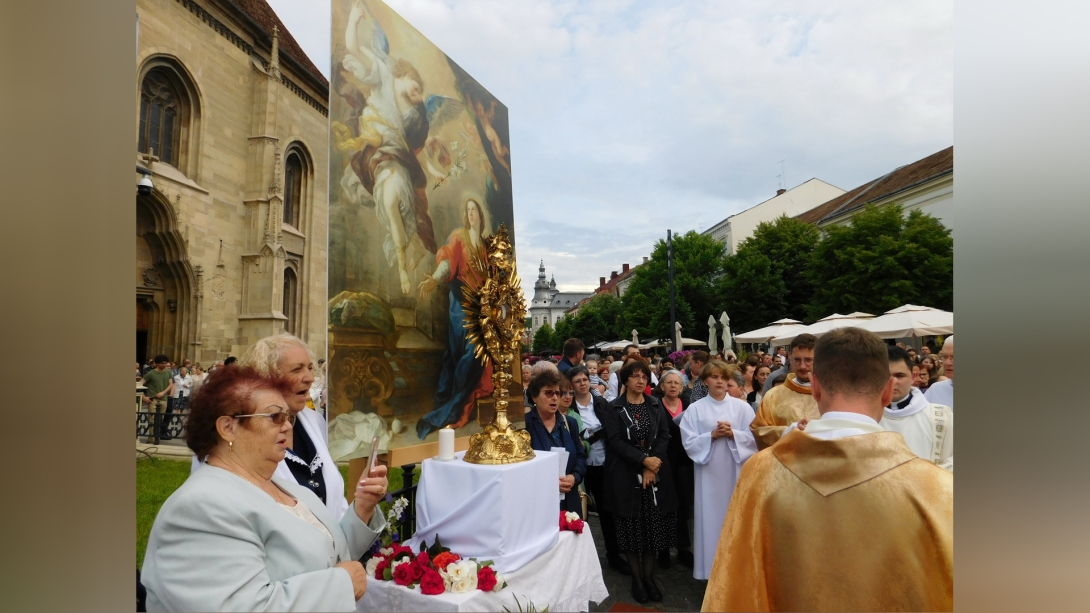 Úrnapja, az úrnapi körmenet megerősíti hitünket