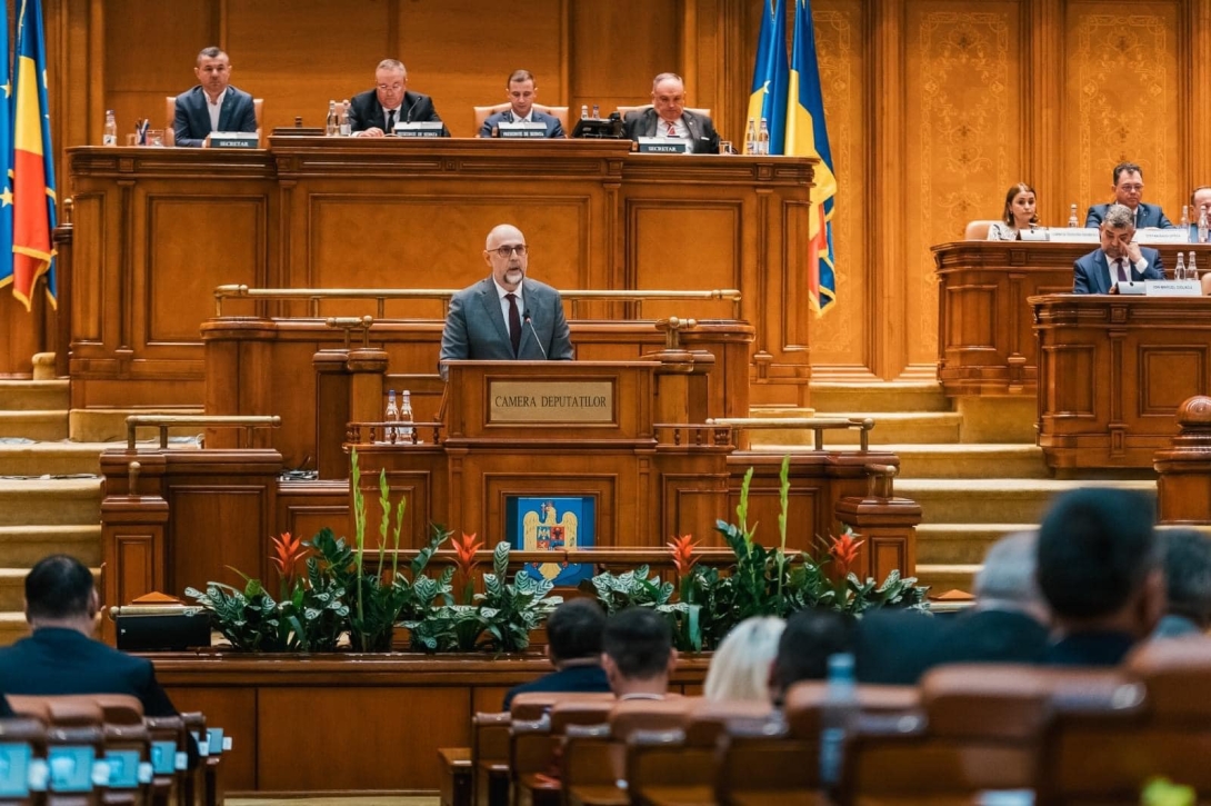 Kelemen Hunor élesen bírálta volt partnereit - Megszavazta a parlament az új kormányt