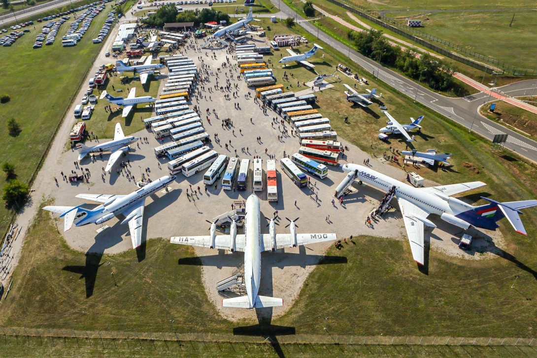 Gördülő Ikarus legendák a budapesti Aeroparkban