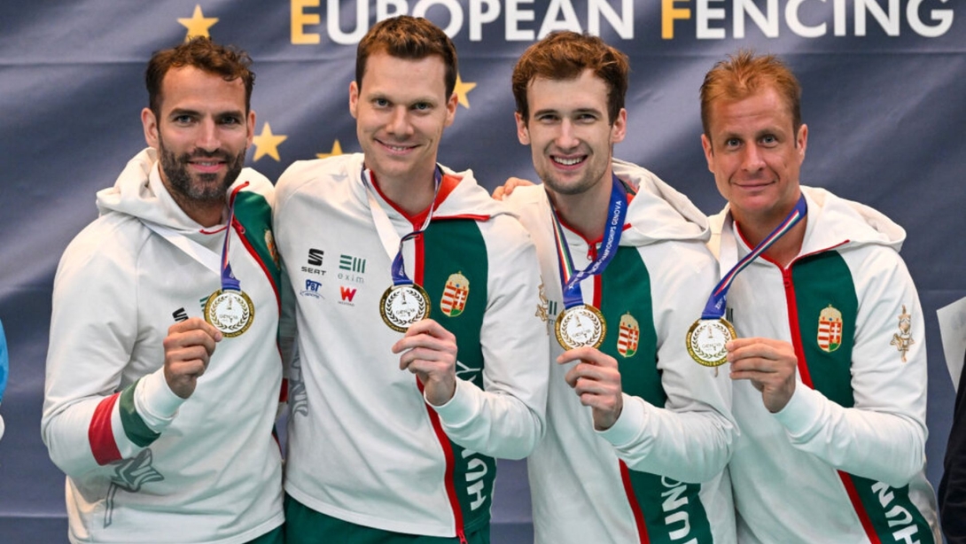 Bajnokcsapat: Szilágyi Áron, Szatmári András, Rabb Krisztián, Iliász Nikolász (balról jobbra) – FOTÓ: HUNFENCING.HU
