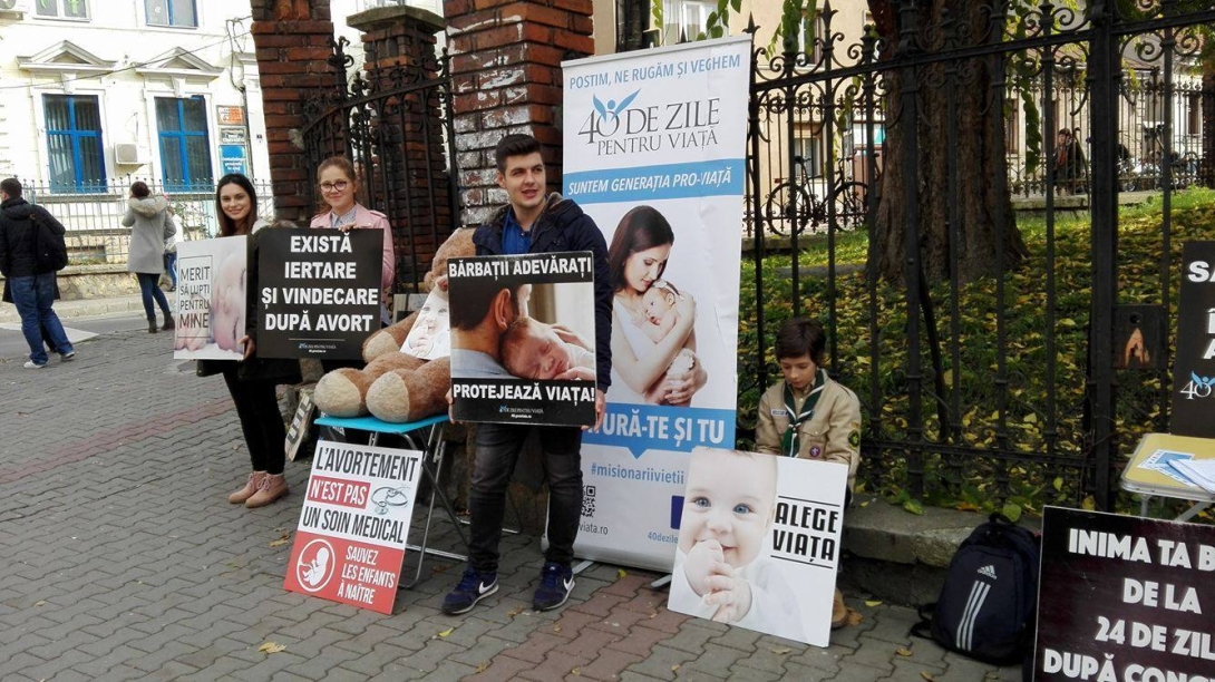 Negyven nap az életért a járdán